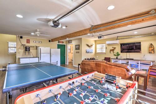 Bilik permainan di Lakefront Living Private Dock, Deck, and Game Room!