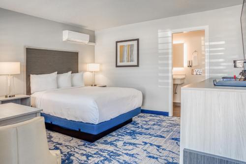 Creekside Inn Downtownにあるベッド