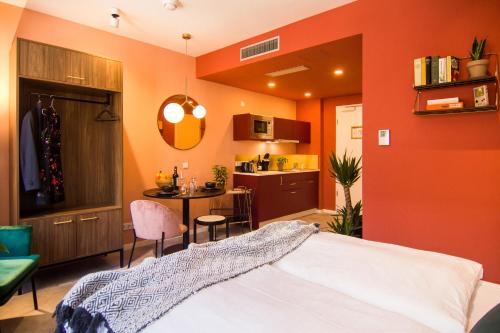 Ένα ή περισσότερα κρεβάτια σε δωμάτιο στο Astoria Apartments