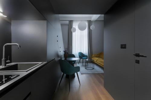 Kuchyňa alebo kuchynka v ubytovaní Bumblebee Luxury Apartments 2
