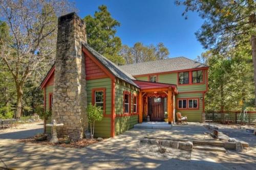 Lake Arrowhead Area Modern Cabin at Sugars Mountain Chalet