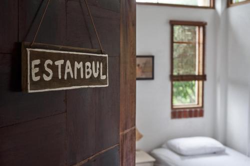 a sign that reads esemarkneau hanging in a room at Casa Caracola in Tubará