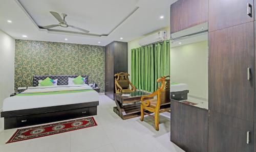 a bedroom with a bed and a desk and a chair at Treebo Archie Regency in Rānchī