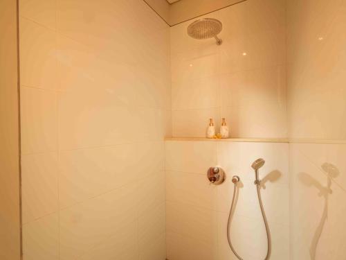 Bilik mandi di Agra & Amurti Villas