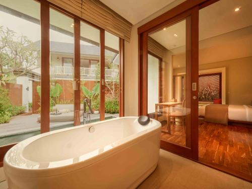 Bilik mandi di Agra & Amurti Villas