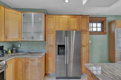 Køkken eller tekøkken på Oakley Square 3BR Charmer - Total Walkability home