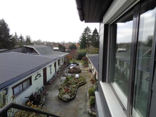 a balcony with a view of a yard with plants at Ferienbungalow 2 in Dierkow