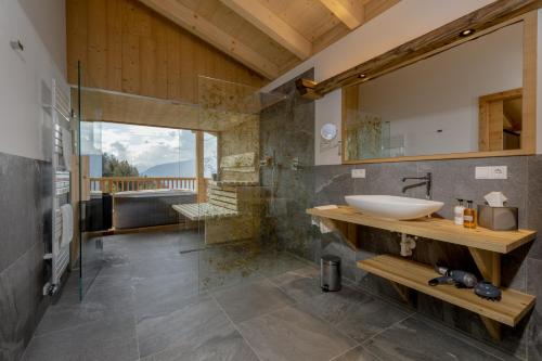 Koupelna v ubytování Mountain Village Hasenegg