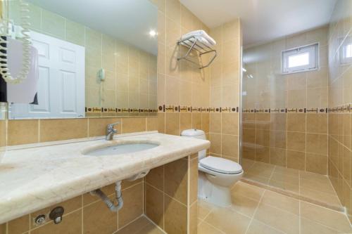 Koupelna v ubytování Royalisa City Apart Hotel