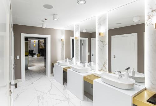 Koupelna v ubytování Trofana Wellness & SPA