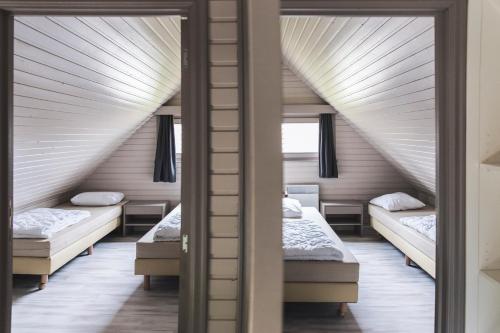 מיטה או מיטות בחדר ב-Vakantiedorp Marinapark