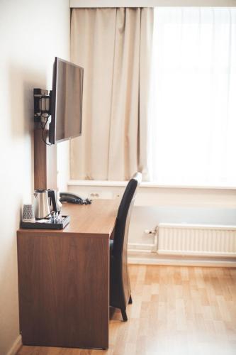 Best Western Hotel Statt Katrineholmにあるテレビまたはエンターテインメントセンター