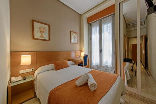 Postel nebo postele na pokoji v ubytování Hostal San Lorenzo