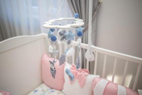 a baby crib with a crib at Baltic Sea Dunes Apartments in Jūrmala