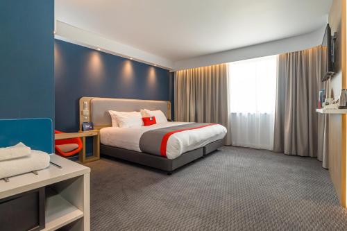 a hotel room with a bed and a window at Holiday Inn Express - Bodmin - Victoria Junction by IHG in Bodmin
