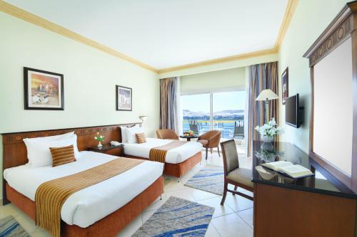 Säng eller sängar i ett rum på Tolip Aswan Hotel