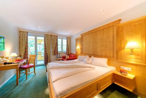 Postel nebo postele na pokoji v ubytování Hotel Fischerwirt Natur WaldSPA