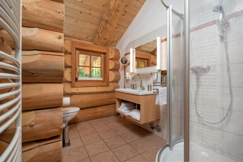 Kúpeľňa v ubytovaní 24 Chalet Apartment direkt an der Skipiste