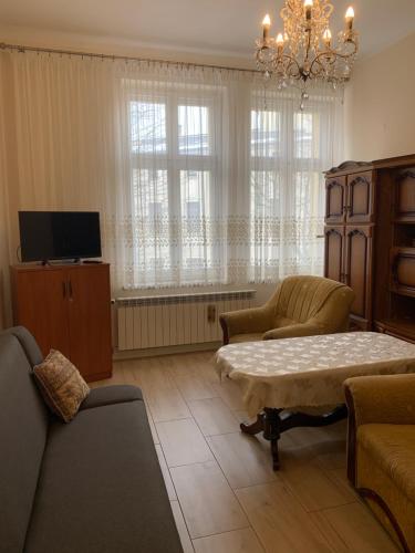 a living room with a couch and a coffee table at Apartament BR0DNICA UL DUŻY RYNEK 31 , 2 in Brodnica