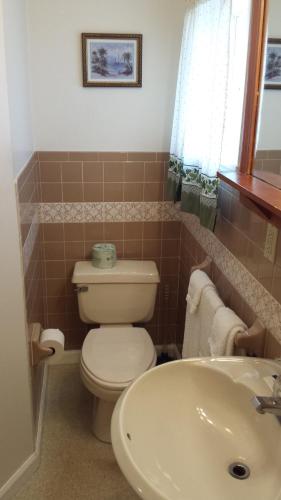 Un baño de Relax Inn