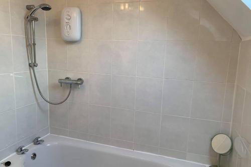 Ett badrum på New Forest Spacious 2 bed flat