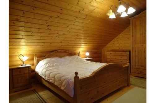 Postelja oz. postelje v sobi nastanitve Podlipje Estate With Sauna - Happy Rentals