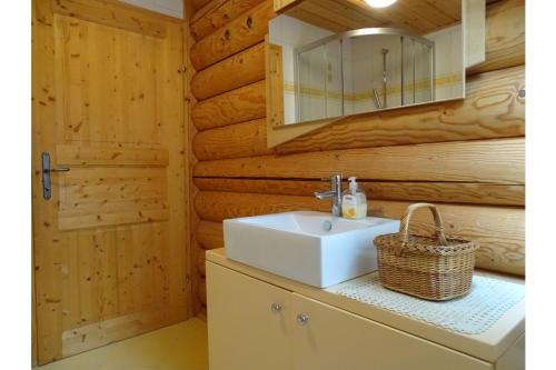 Kopalnica v nastanitvi Podlipje Estate With Sauna - Happy Rentals