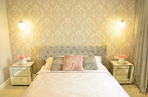 a bedroom with a bed with two night stands at Sieburczynianka in Wizna