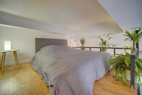 Ένα ή περισσότερα κρεβάτια σε δωμάτιο στο le Clem - 100m des plages - Suquet - Verrière Côte d’Azur