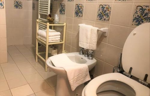 Koupelna v ubytování Agriturismo Camiano Piccolo