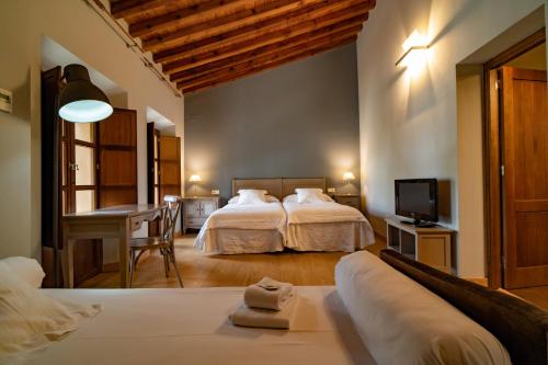 Postel nebo postele na pokoji v ubytování Hotel Alfonso IX