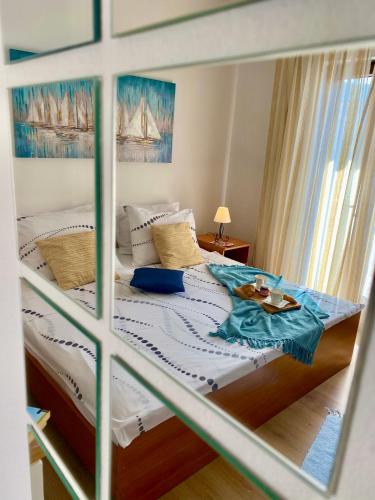 a bed is seen through a glass window at Viola Cavtat Rooms in Cavtat