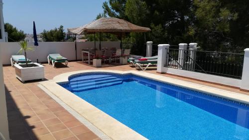 Zdjęcie z galerii obiektu Burriana Holiday Apartments w mieście Nerja