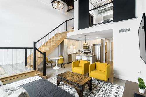 Ruang duduk di Station 1 by Terra Hospitality