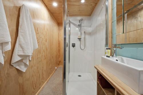 Ванная комната в Relax at Richmond Heights