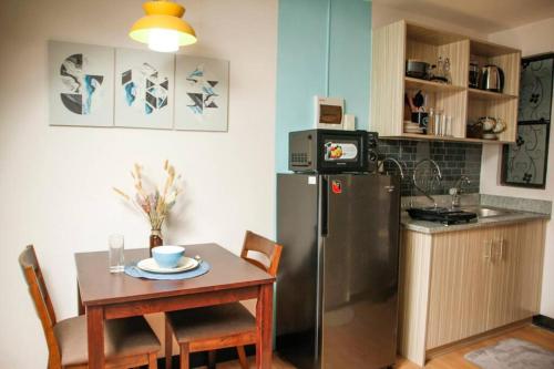 Nhà bếp/bếp nhỏ tại Laurens Crib Marilao with Netflix & WIFI, 1Bedroom