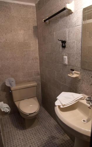 Bilik mandi di Hotel D’Monica
