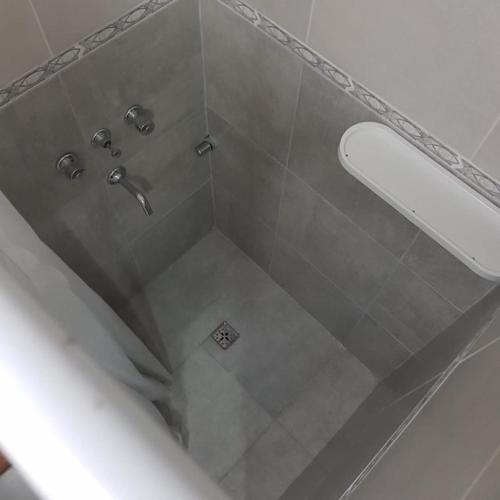 a shower stall with a shower head in a bathroom at Departamento Tres Arroyos HORNERO I in Tres Arroyos