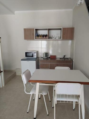a kitchen with a table and chairs in a room at Departamento Tres Arroyos HORNERO I in Tres Arroyos