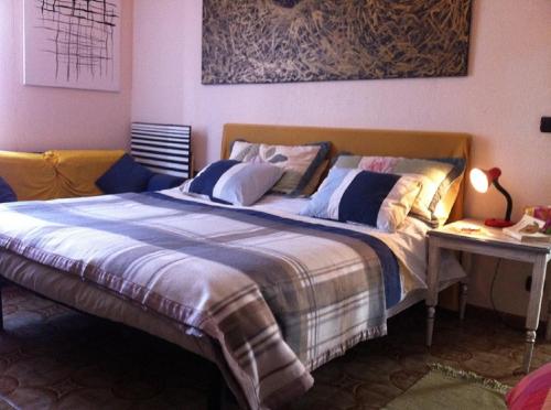 Un pat sau paturi într-o cameră la Casa "Oasi" Centro Storico