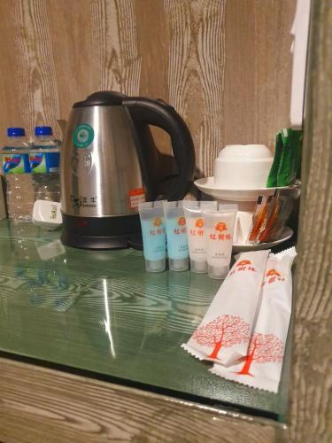Comodidades para preparar café e chá em Mangrove Floating Chalet