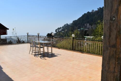 A balcony or terrace at Hotel Fontana