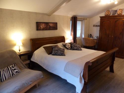 Un pat sau paturi într-o cameră la Chambre d'hôtes Park des Collines - Gîte
