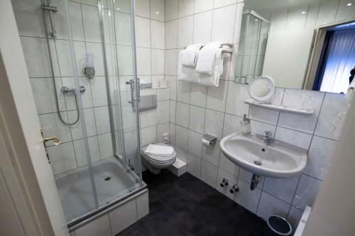 Ένα μπάνιο στο Hotel Garni Landhaus zur Issel