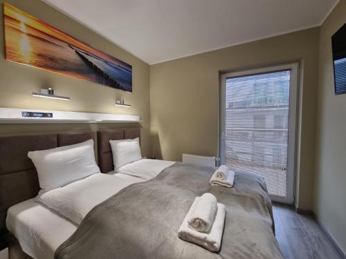 Tempat tidur dalam kamar di Apartament Ambra Baltica- 365PAM
