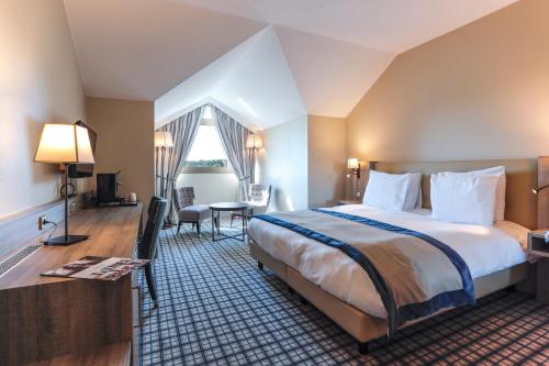 Postel nebo postele na pokoji v ubytování Mercure Luxembourg Kikuoka Golf & Spa