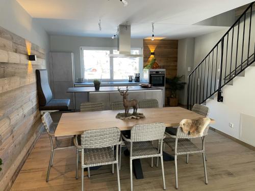 a kitchen and dining room with a wooden table and chairs at Familienhaus Kreischberg in Sankt Georgen ob Murau
