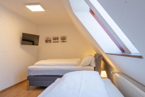 two beds in a small room with a attic at Hotel Dortmunder Hof in Würzburg