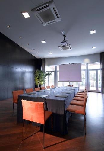 a large conference room with a long table and chairs at Hotel Abades Nevada Palace in Granada