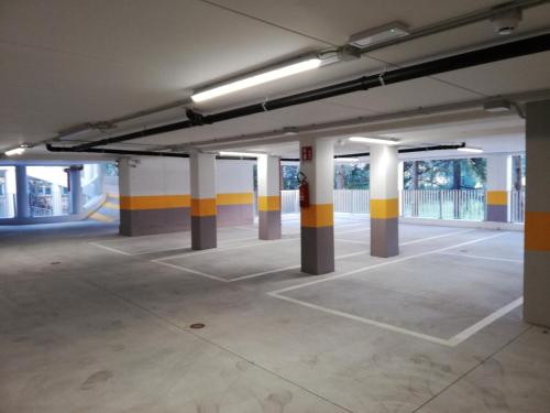an empty parking lot with columns in a parking garage at Novo Hotel Rossi in Verona